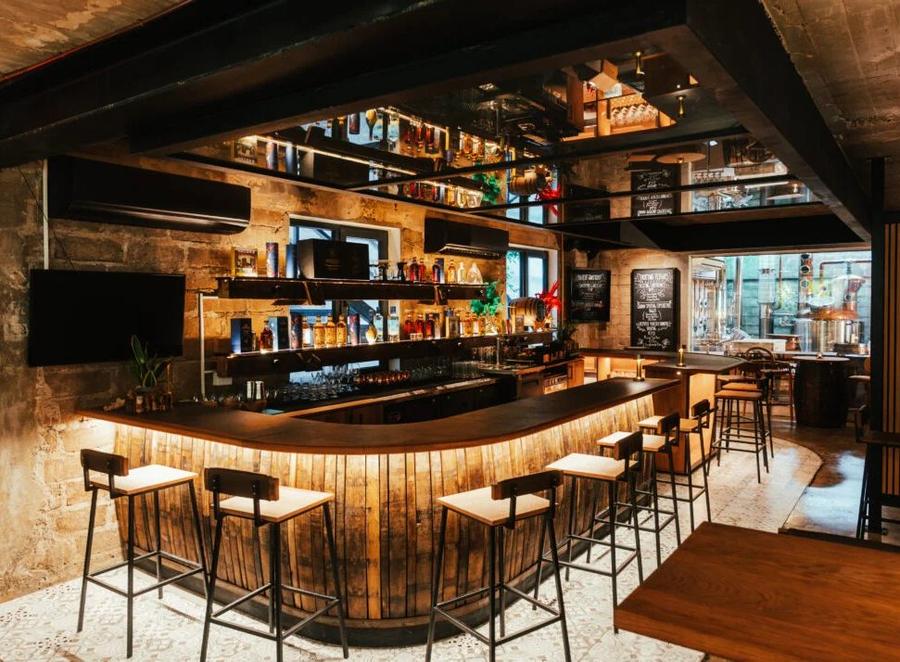Rum tasting at Bodegas Papiamento